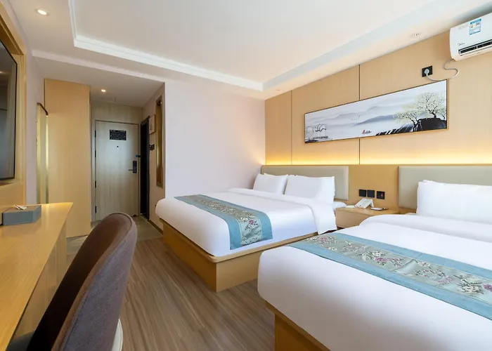 East Sacred Hotel-Beijing Tiananmen Square,The Forbidden City,Wangfujing Subway St Ation,Located In The City Center